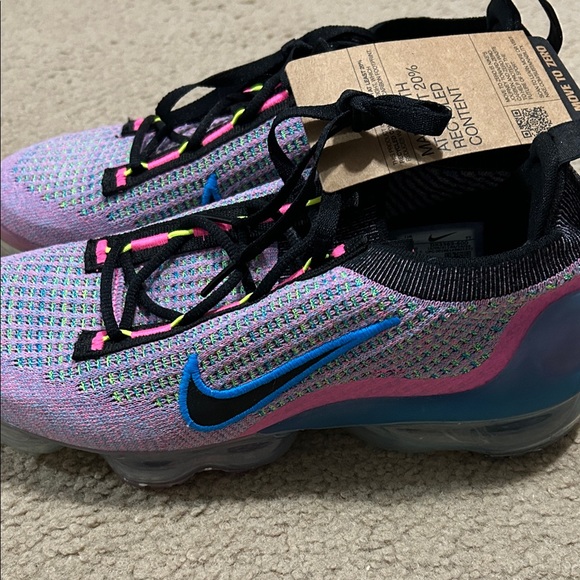 NWT Nike Air VaporMax Flyknit 8.5 womens - Picture 3 of 8